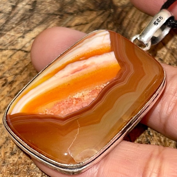 Beautiful Sardonyx Agate Pendant 2 1/4” - Picture 1 of 15